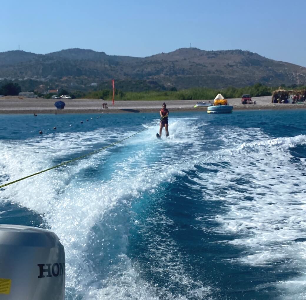 Beginner's Guide to Kneeboarding - Sun & Ski Sports